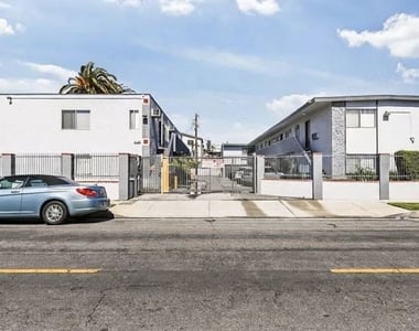 1137 W 36th Place - Photo Thumbnail 6