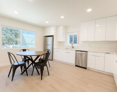 1189 W 36th Place - Photo Thumbnail 3