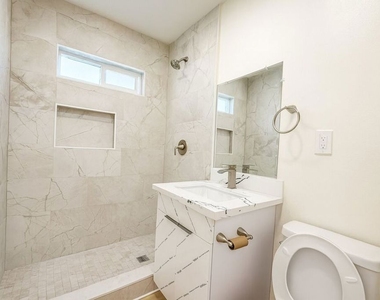 1189 W 36th Place - Photo Thumbnail 5