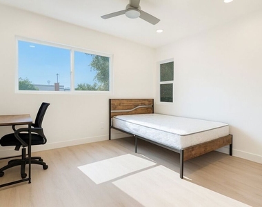 1189 W 36th Place - Photo Thumbnail 1