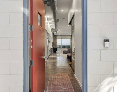 710 N Orlando Avenue - Photo Thumbnail 2