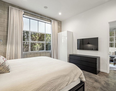 710 N Orlando Avenue - Photo Thumbnail 14