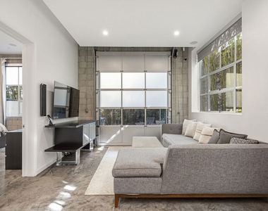 710 N Orlando Avenue - Photo Thumbnail 9