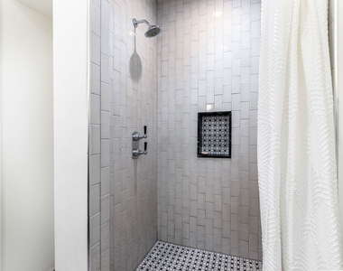 1761 N Orange Grove Avenue - Photo Thumbnail 13