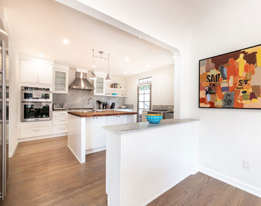 1761 N Orange Grove Avenue - Photo Thumbnail 9