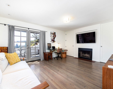 1761 N Orange Grove Avenue - Photo Thumbnail 15