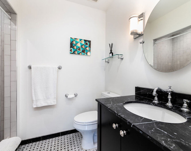 1761 N Orange Grove Avenue - Photo Thumbnail 12