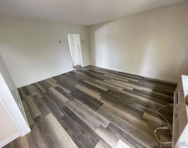 1259 E Ohio Ave - Photo Thumbnail 5
