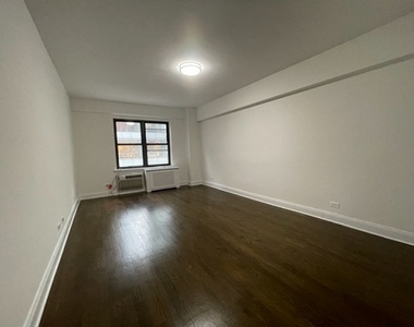 East 57th Street And 3rd Avenue - Photo Thumbnail 3
