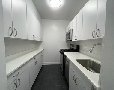 East 57th Street And 3rd Avenue - Photo Thumbnail 5