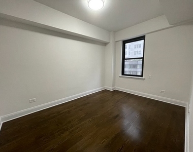 East 57th Street And 3rd Avenue - Photo Thumbnail 4