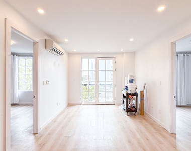 68 Gold Street - Photo Thumbnail 2