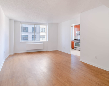 180 Riverside Blvd - Photo Thumbnail 57