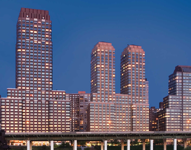 180 Riverside Blvd - Photo Thumbnail 1