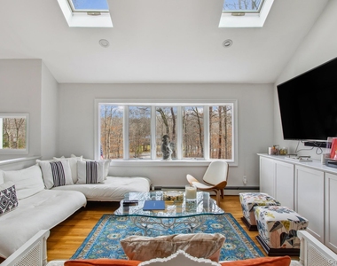 30 Squires Boulevard - Photo Thumbnail 4