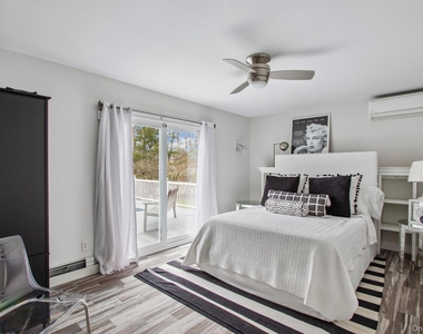 30 Squires Boulevard - Photo Thumbnail 7