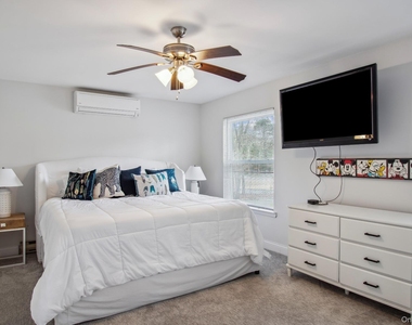 30 Squires Boulevard - Photo Thumbnail 8