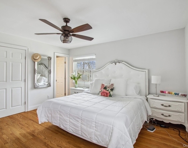 30 Squires Boulevard - Photo Thumbnail 6