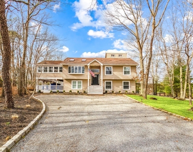 30 Squires Boulevard - Photo Thumbnail 1