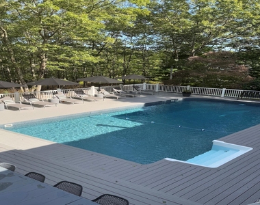 30 Squires Boulevard - Photo Thumbnail 9