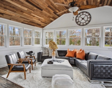 30 Squires Boulevard - Photo Thumbnail 5