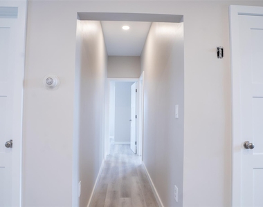 4001 Broadway - Photo Thumbnail 14