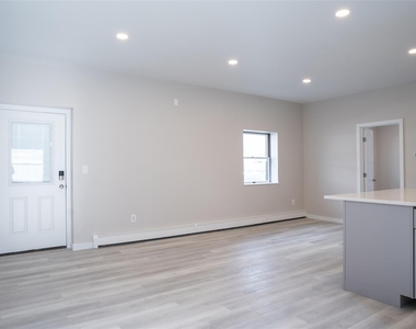 4001 Broadway - Photo Thumbnail 8