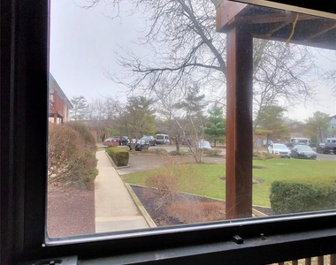 285 Sneden Place - Photo Thumbnail 1