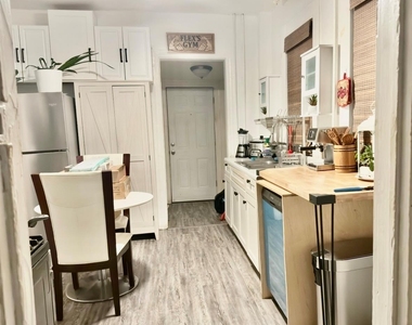 248 Lawrence Avenue - Photo Thumbnail 4