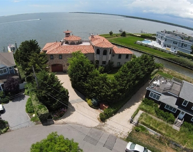 13 Seatuck Lane - Photo Thumbnail 1