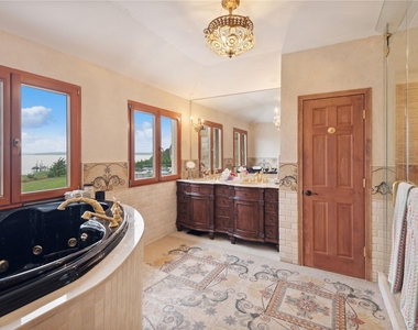 13 Seatuck Lane - Photo Thumbnail 23