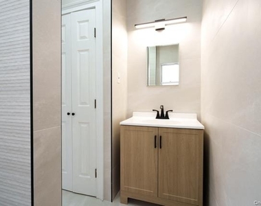 450 E Park Avenue - Photo Thumbnail 5