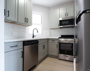 450 E Park Avenue - Photo Thumbnail 2