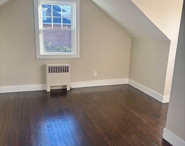 1026 Glen Cove Avenue - Photo Thumbnail 14