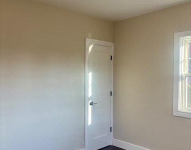 1026 Glen Cove Avenue - Photo Thumbnail 8