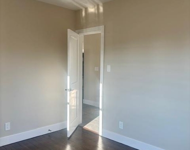 1026 Glen Cove Avenue - Photo Thumbnail 9