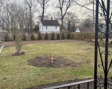 1026 Glen Cove Avenue - Photo Thumbnail 16