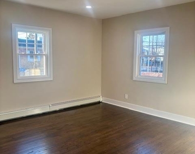 1026 Glen Cove Avenue - Photo Thumbnail 12