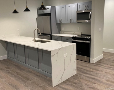 530 N Main Street - Photo Thumbnail 3
