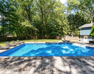 9 E Stemmer Lane - Photo Thumbnail 32