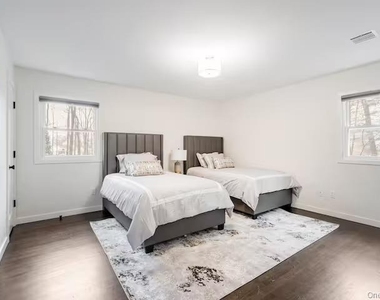 9 E Stemmer Lane - Photo Thumbnail 7