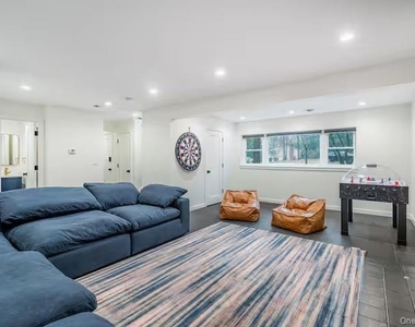 9 E Stemmer Lane - Photo Thumbnail 14