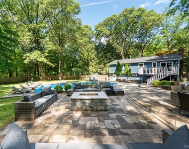9 E Stemmer Lane - Photo Thumbnail 16