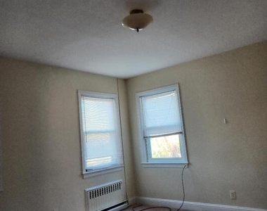 515 Carter Street - Photo Thumbnail 5