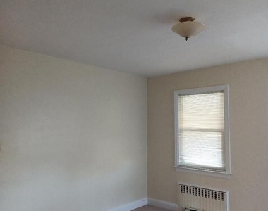 515 Carter Street - Photo Thumbnail 6