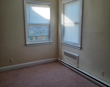 515 Carter Street - Photo Thumbnail 4