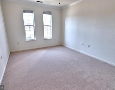 21216 Mcfadden Square - Photo Thumbnail 18