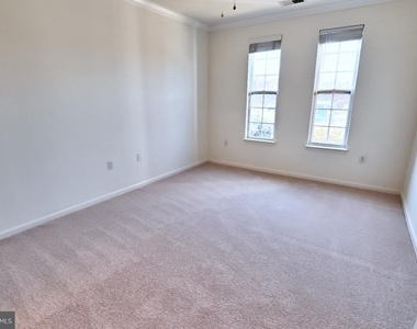 21216 Mcfadden Square - Photo Thumbnail 19
