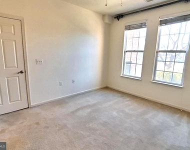 21216 Mcfadden Square - Photo Thumbnail 29