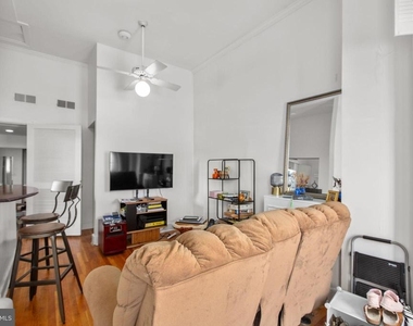 809 Caroline Street - Photo Thumbnail 3